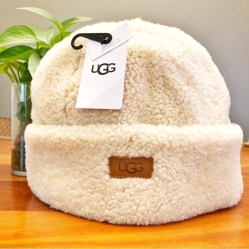 NWT UGG Genuine Sheepskin Cuff Winter Hat Waterproof Curly Shearling Beanie L/XL
